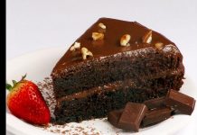 Torta húmeda de chocolate con fudge