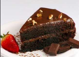 Torta húmeda de chocolate con fudge